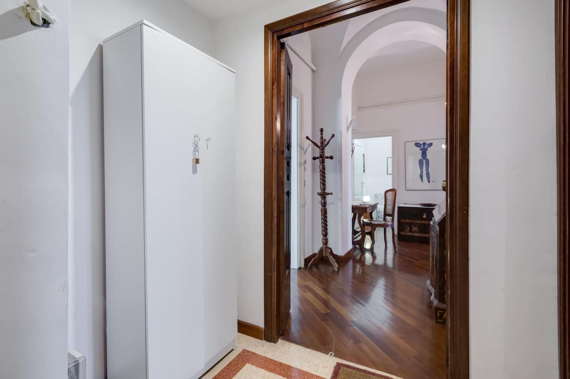 Appartement Modern In With Balcony And View