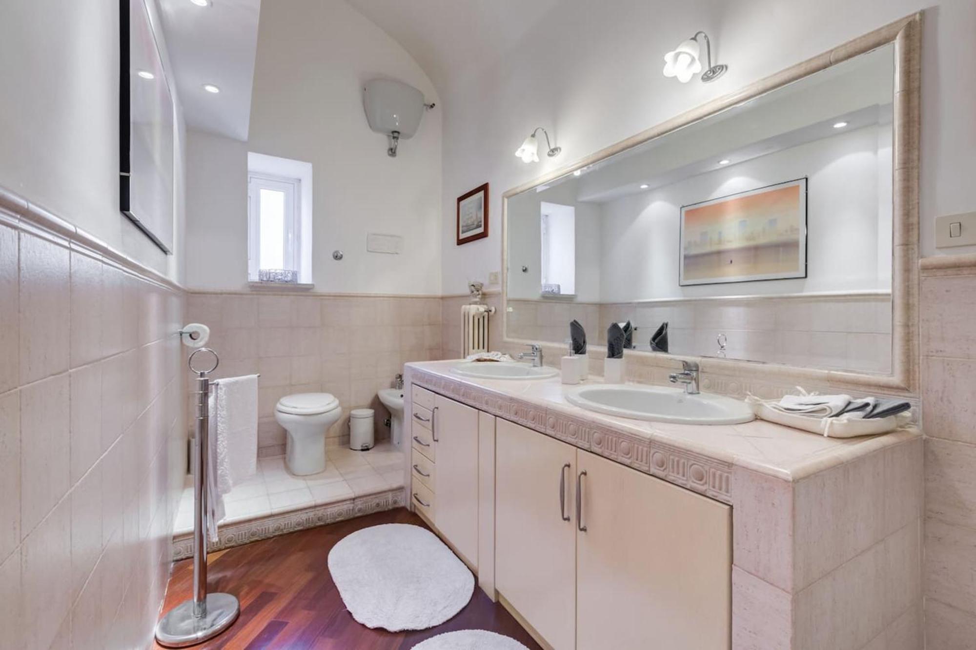 Modern In With Balcony And View Appartement *